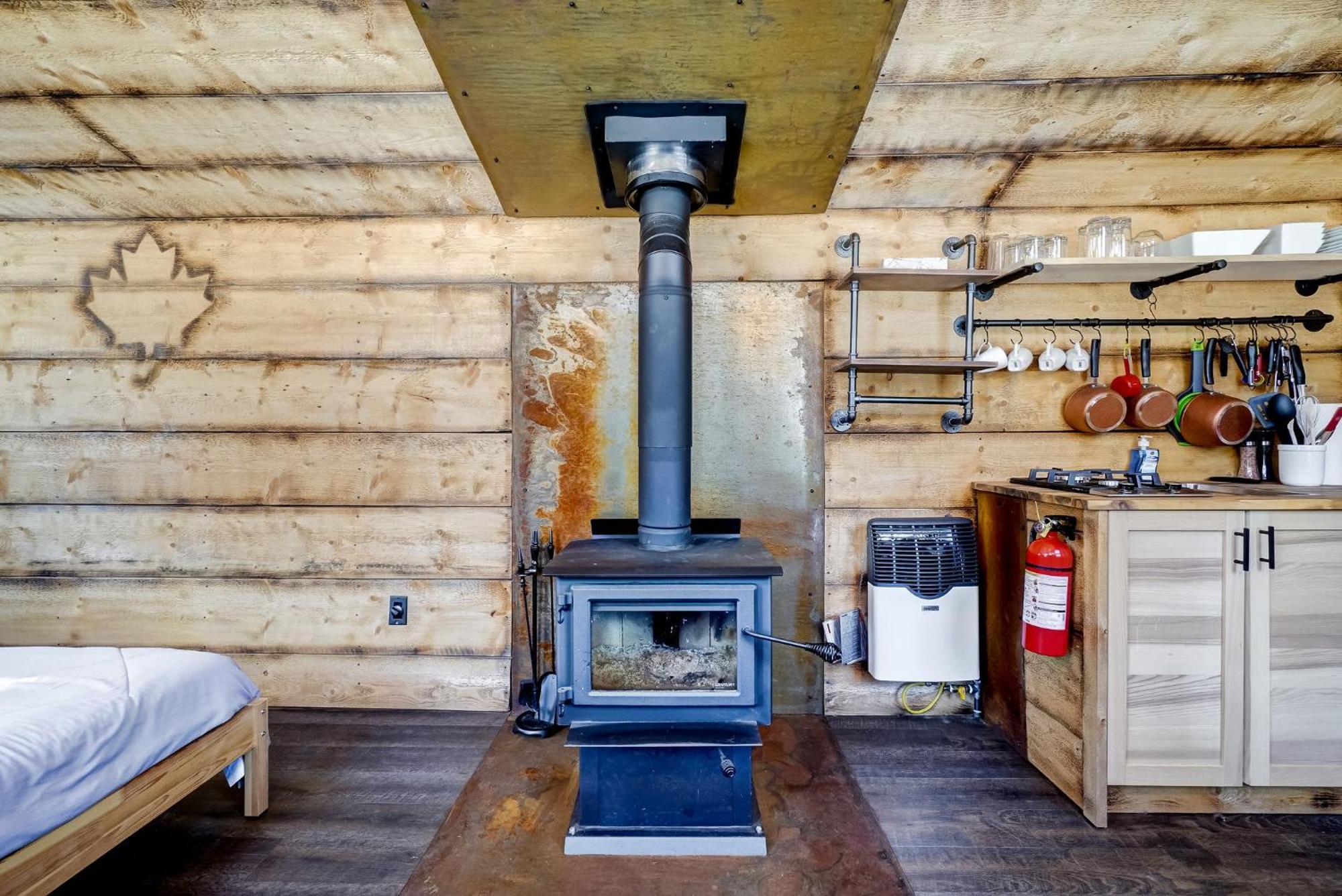 Your Cozy Cabin Retreat Saint-Remi-d'Amherst 外观 照片